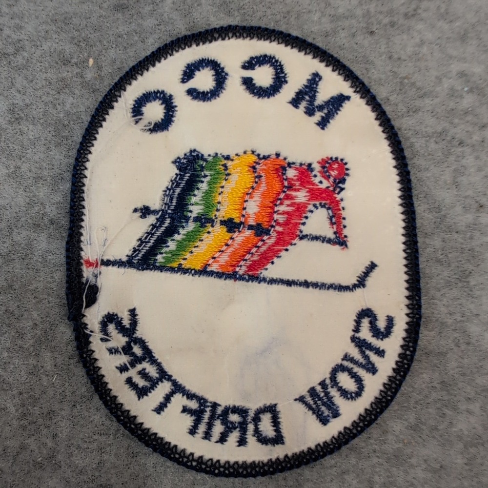 MCCC Snow Drifters Skiing Skier Rainbow Vintage Embroidered Patch‎ Sew On - Picture 2 of 3